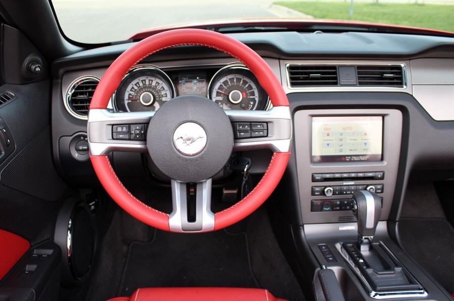  Ford Mustang GT Convertible 2013 года  (фото 28 из 65)